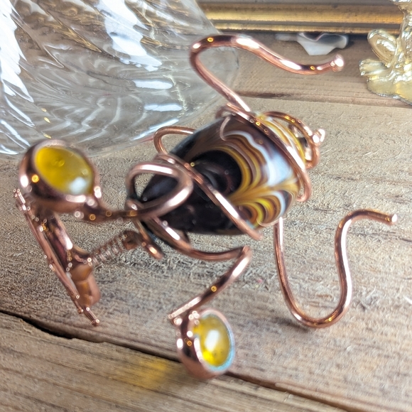 COPPER WIRE CAT SCULPTURE WITH BLOWN GLASS AND BOBBLE HEAD - Picture 10 of 11